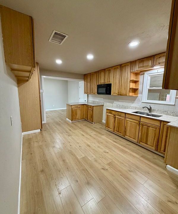 1st image of 519 E 56th St