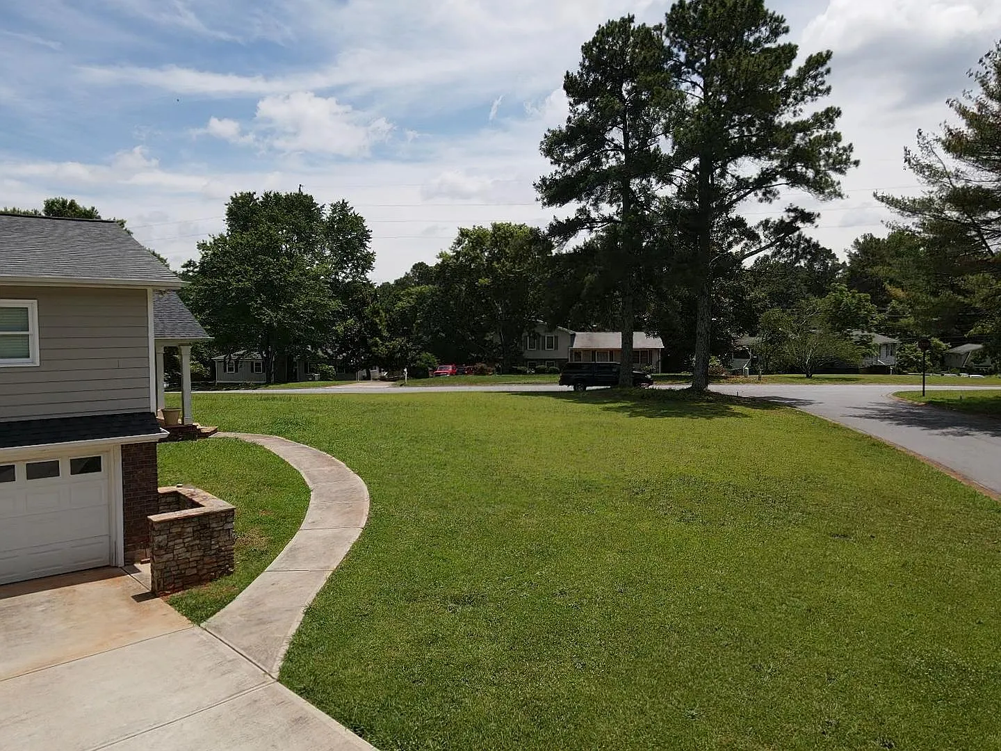 3 bed, 1404 sqft, $2,450 — Photo 3