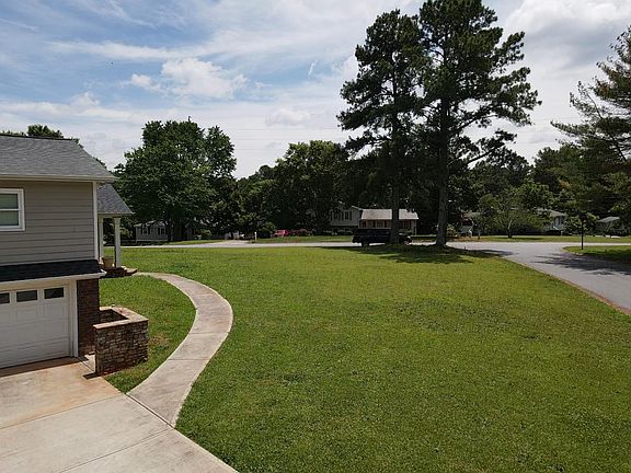 3rd image of 3206 Sage Dr