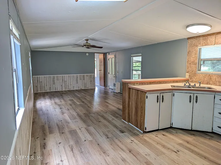220 Guy Ave — Photo 8
