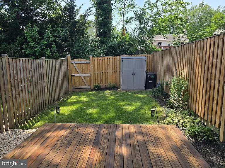 10724 Lester St — Photo 33