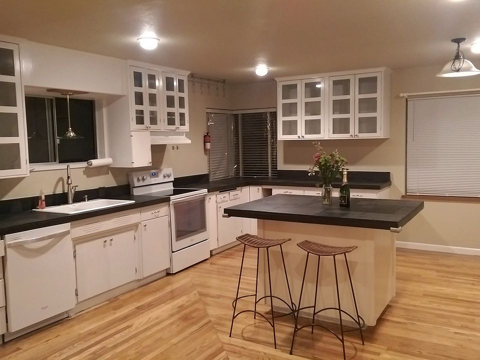 1st image of 612 N Charlotte Ave