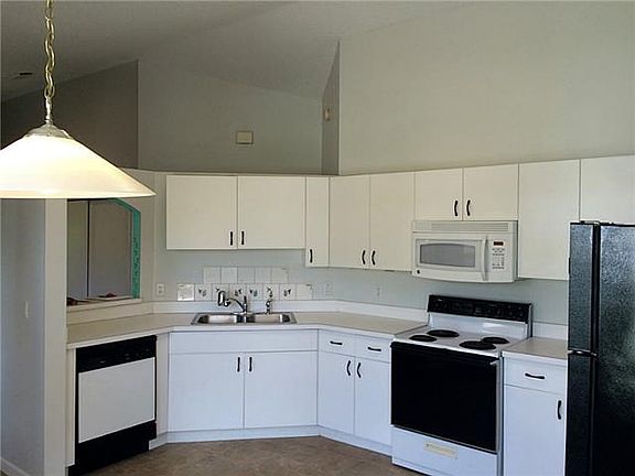 4th image of 701 NW San Remo Cir