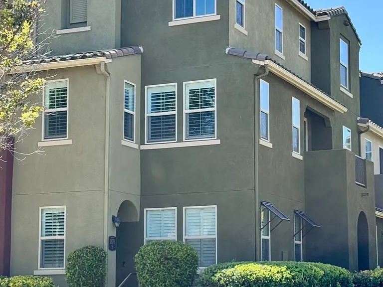 1876 Champagne Ct #5 — Photo 5