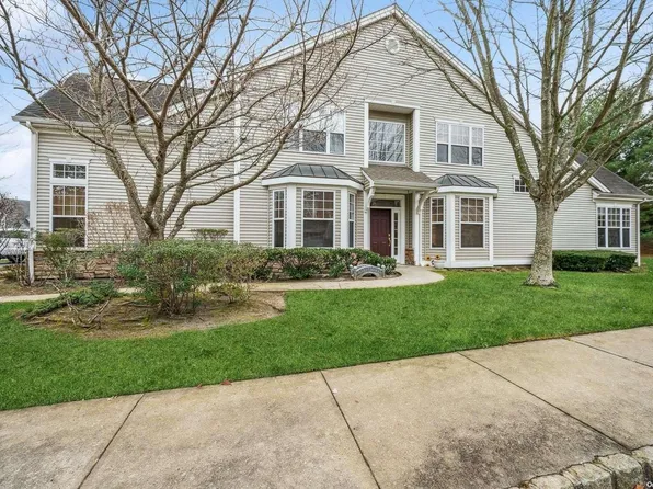 180 Melody Court #180, Eastport, NY 11941