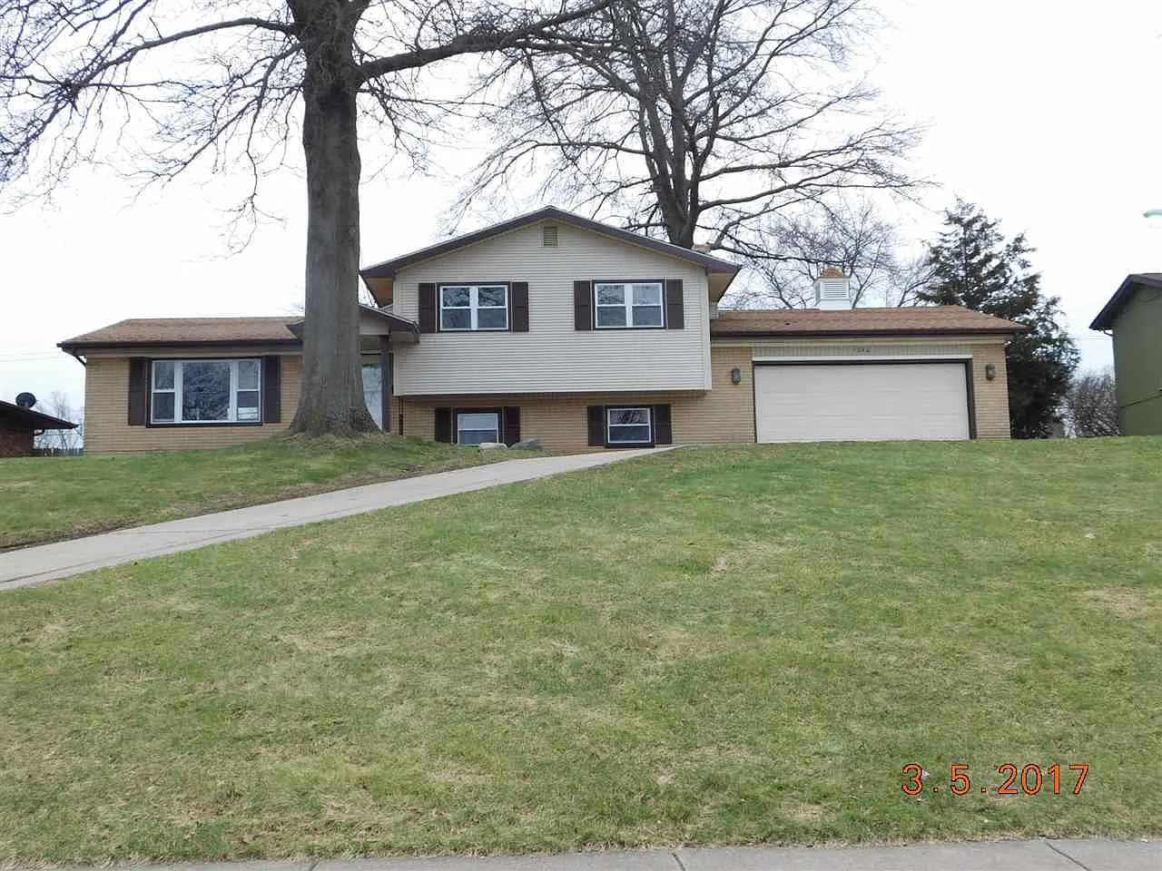 1246 Echo Dr photo 1