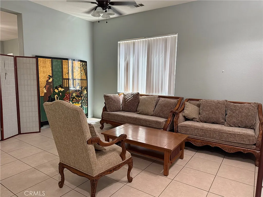 4 bed, 2116 sqft, $3,000 — Photo 3