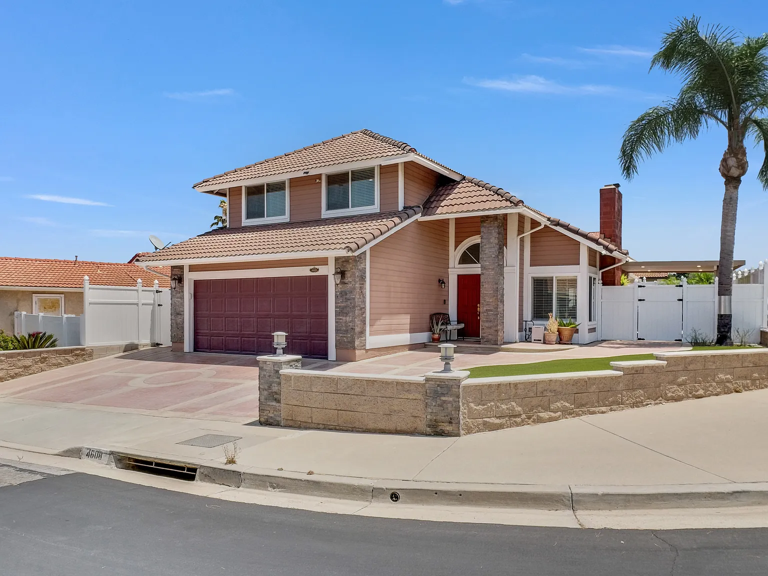 3 bed, 2.5 bath, 1904 sqft, $4,200 — Photo 2