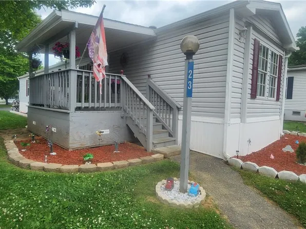 23 Woodsbluff Ct N, Bath, PA 18014