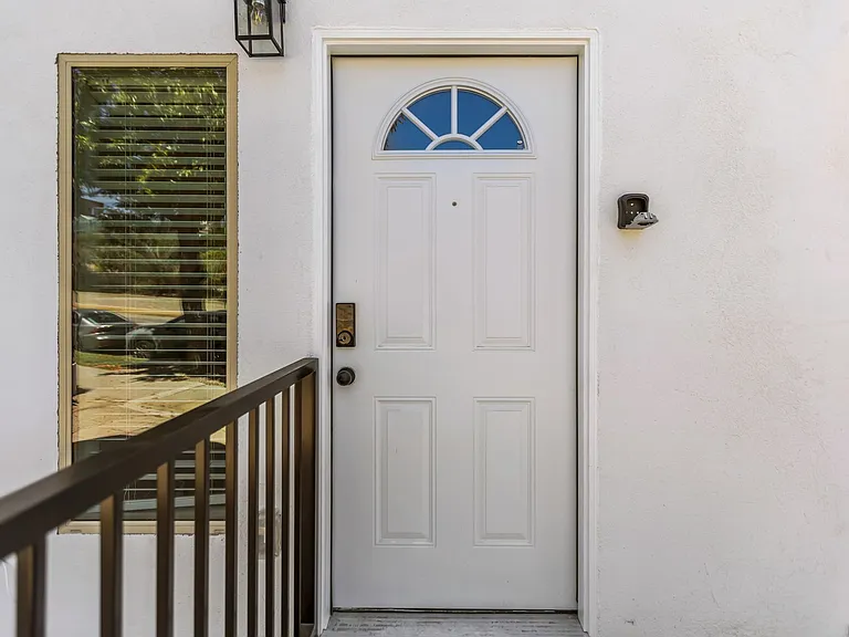 838 Hilgard Ave — Photo 5