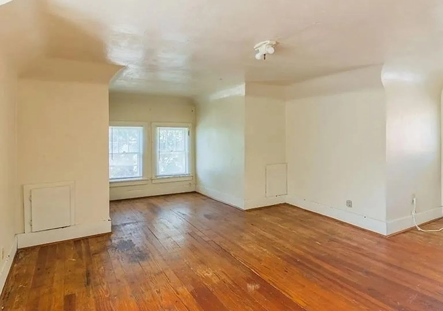 4 bed 2 bath house available June — Photo 4