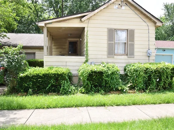 737 Porter Ave, Campbell, OH 44405