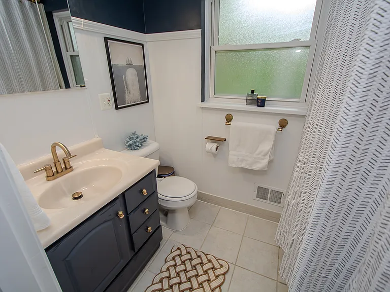 1942 Trevilian Way — Photo 17
