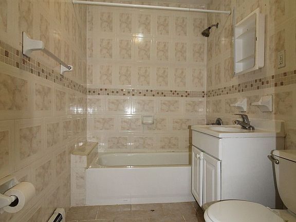 4th image of 448 E 136th St #1