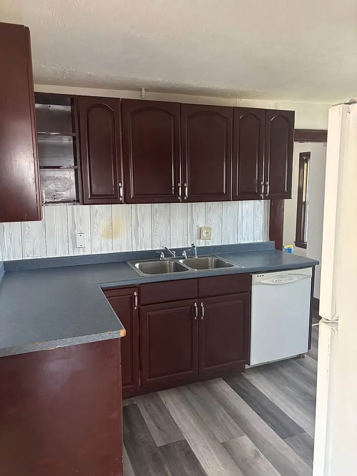 3 bed, 800 sqft, $2,200 — Photo 3