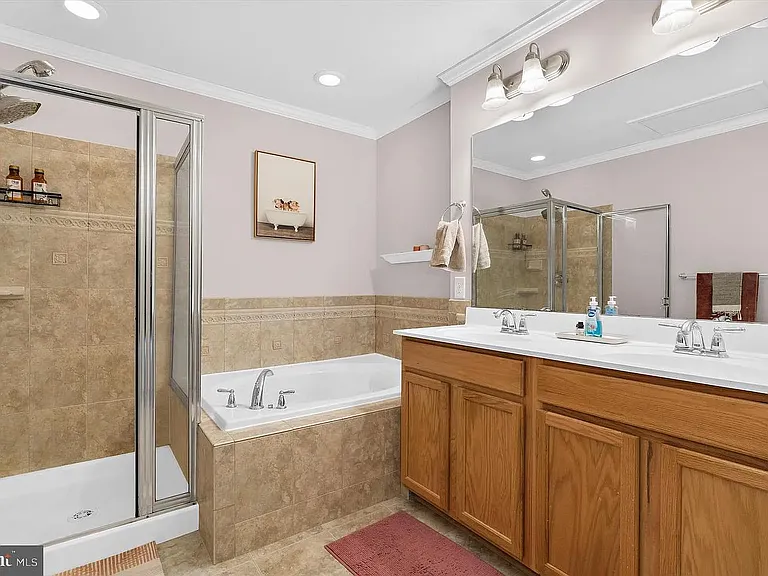 300 Dixon St #402 — Photo 12