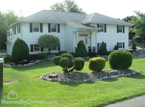 2nd image of 1778 Rensselaer Ave