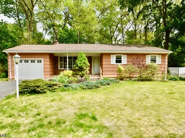 8 Pequot Trl, Jefferson Twp., NJ 07438