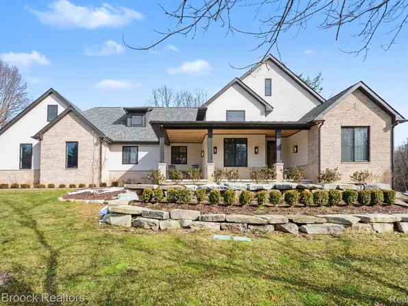 668 Pinery Blvd, Lake Orion, MI 48362