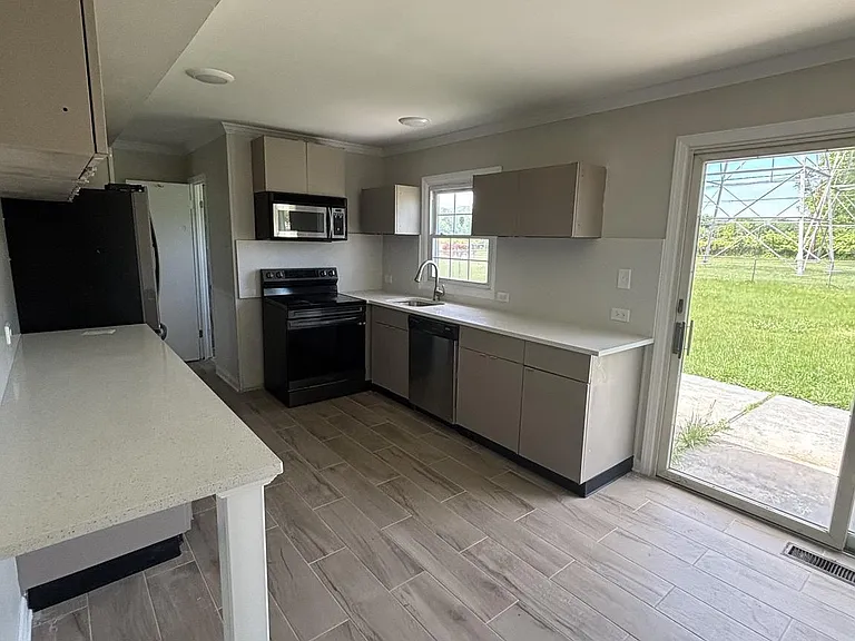 41 Messenger Ln — Photo 3