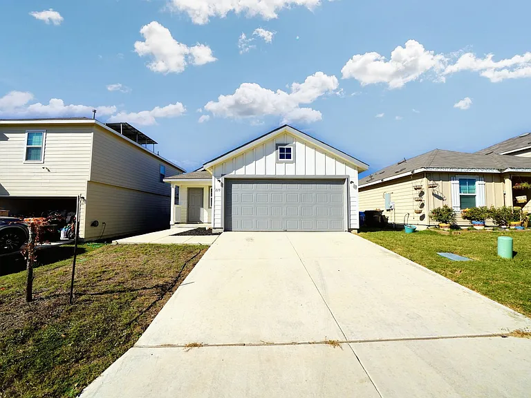815 Retama Pass — Photo 2