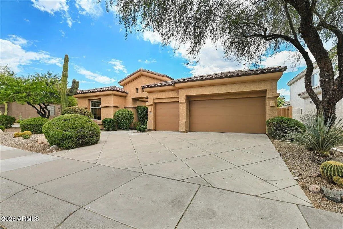 4 bed, 2.0 bath, 2366 sqft, $5,500 — Photo 2