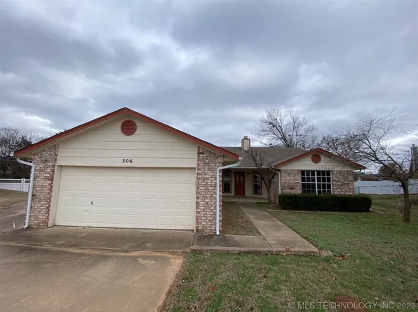 306 W 45th Pl, Sand Springs, OK 74063