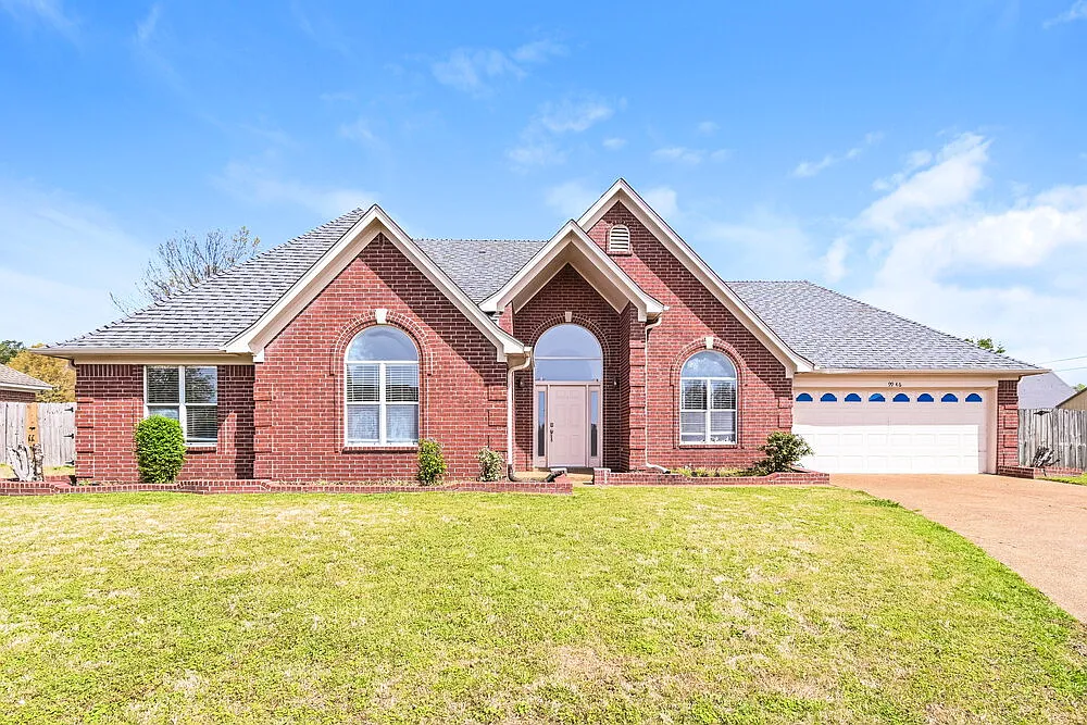3 bed, 2.0 bath, 1838 sqft, $2,175 — Photo 1