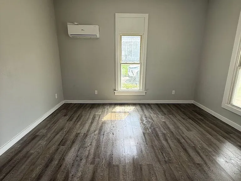 806 Broad St — Photo 6