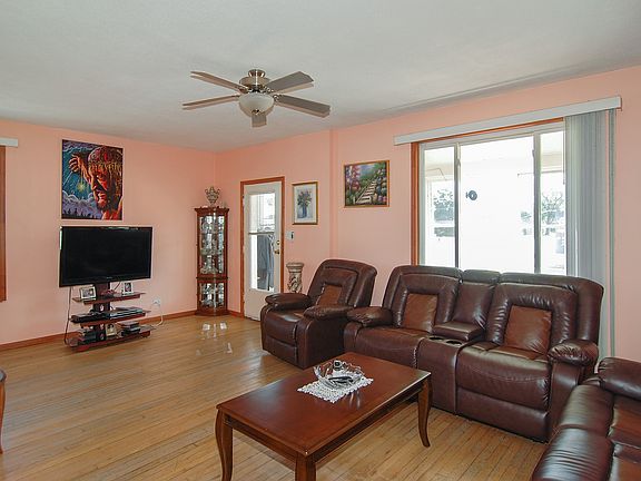 2nd image of 618 N 15th Ave
