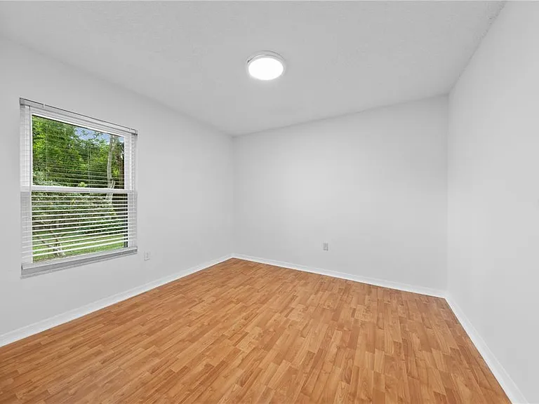 308 Silver Pine Dr — Photo 21