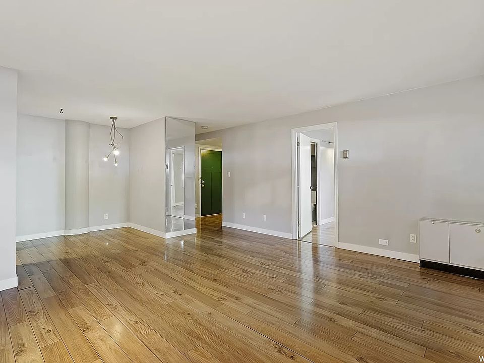 living area and view of unit entrance