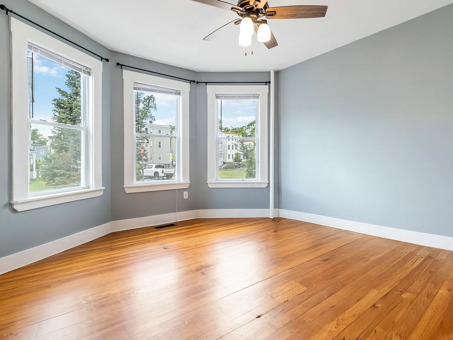 3 bed, 1299 sqft, $3,600 — Photo 3