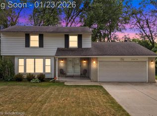 30276 Spring River Dr, Southfield, MI 48076