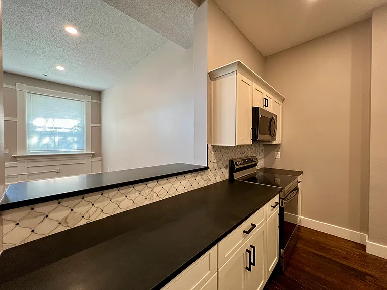 27 Hillside Pl #4 — Photo 6