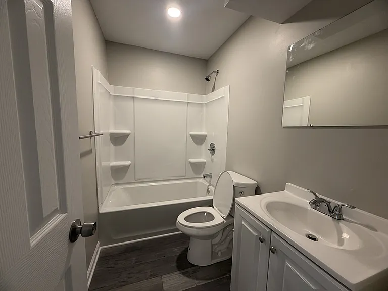 611 Ewing Ave #B — Photo 9