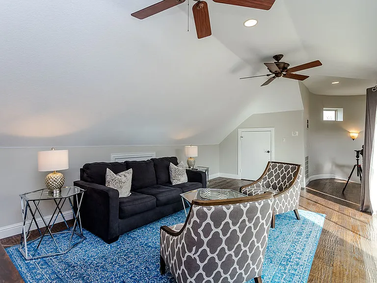 3817 Bowser Ave #C — Photo 32