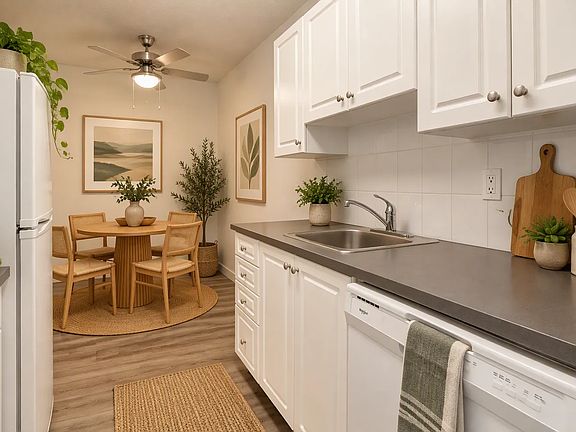 4th image of 727 1st Ave NW #409