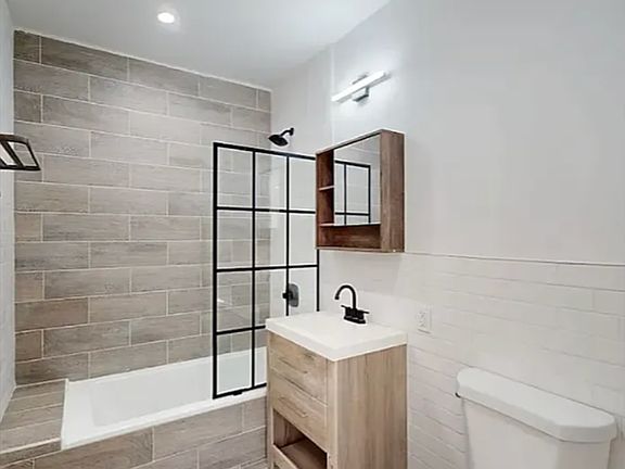5th image of 1215 Putnam Ave #1FR