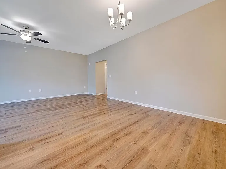 915 Holland Loop NW — Photo 9