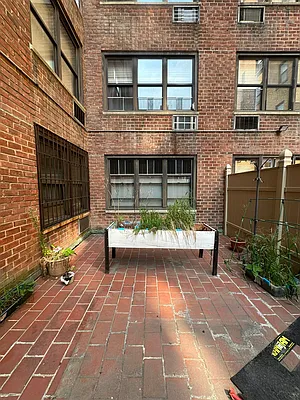 Rented by AZ REALTY NYC LLC | media 24