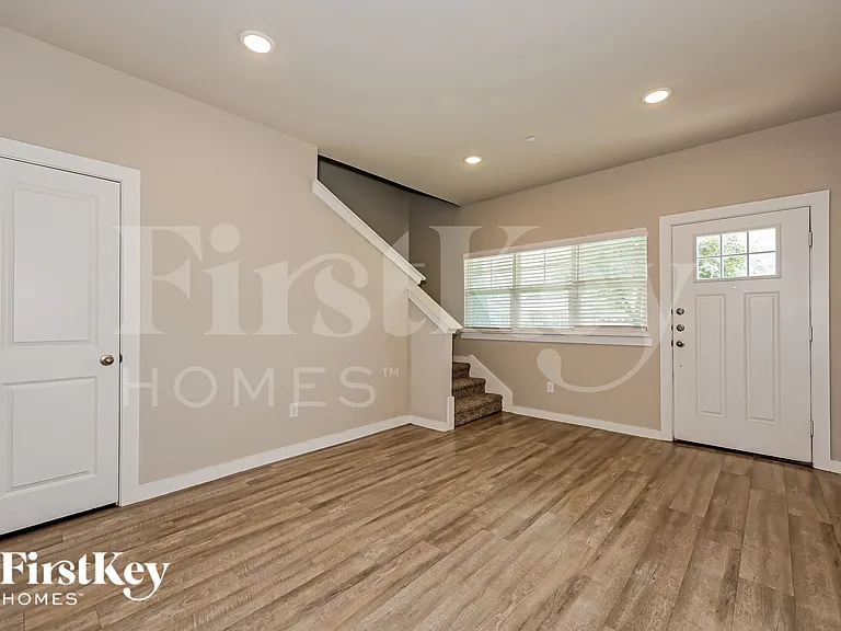 325 Niki Dr — Photo 7