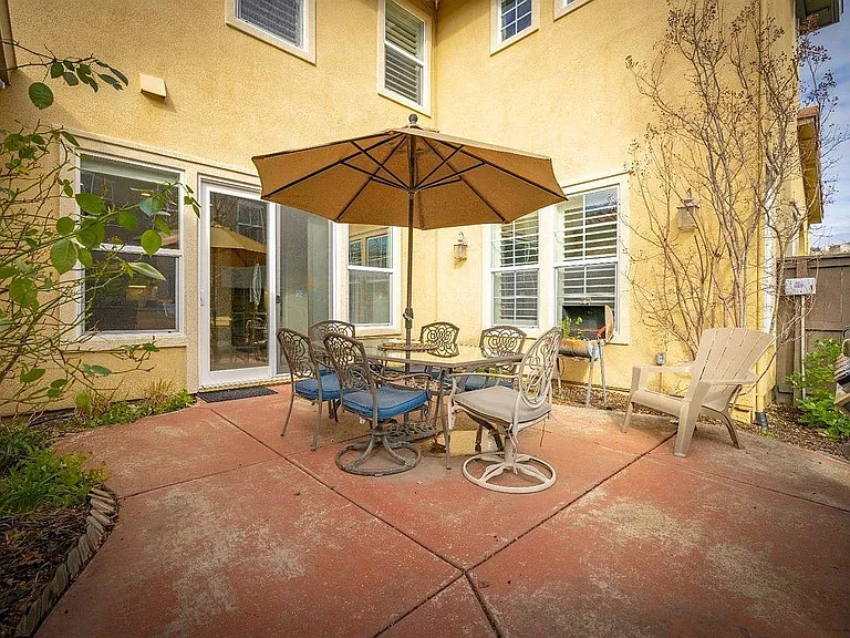 4930 Village Green Dr — Photo 39