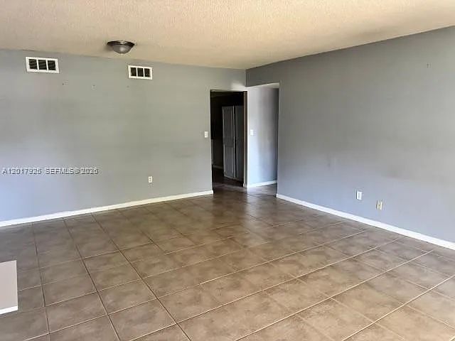 380 E Laurel Dr #4D — Photo 6