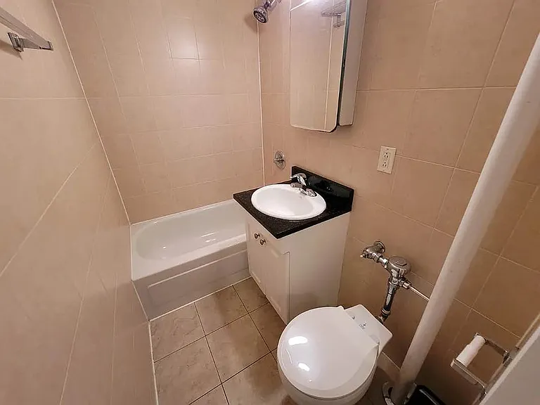 241 E 58th St #5T — Photo 9