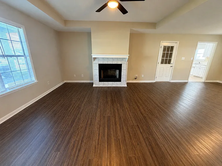 4104 Bridle Ridge Dr — Photo 3