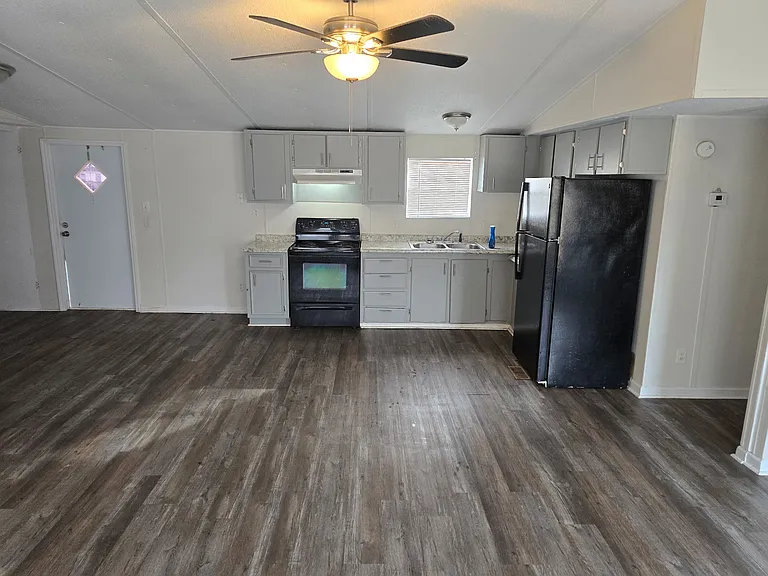 28 Riverside Dr — Photo 17