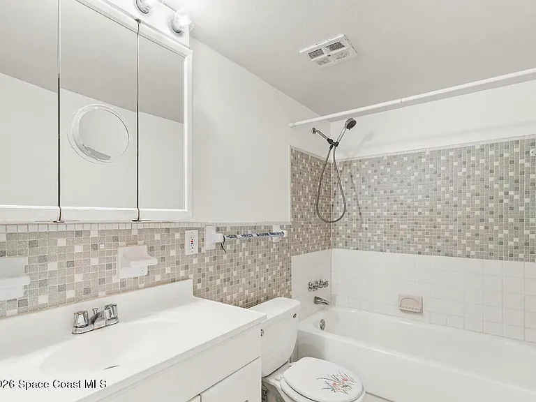 230 Columbia Dr #311 — Photo 8