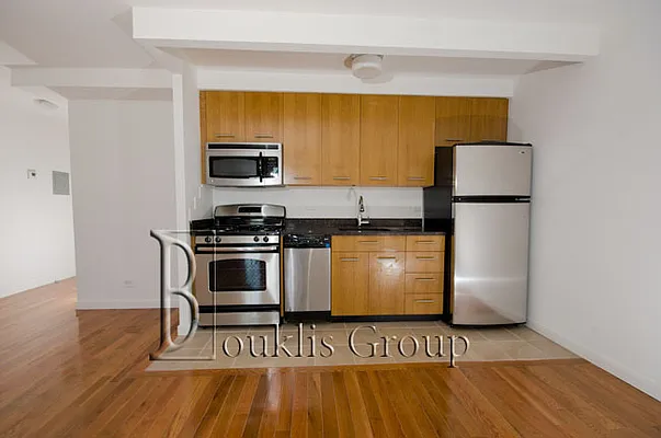 Rented by Bouklis Group | media 13