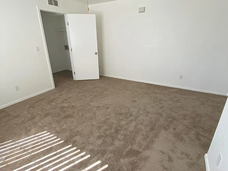 1559 Courtney Place — Photo 34